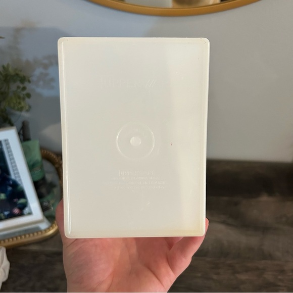 Vtg TUPPERWARE ICE CREAM KEEPER Freezer Container w/Sliding Tray 484 485 - Picture 4 of 4